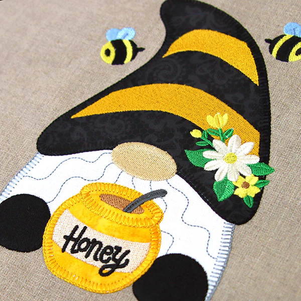 Buzzing Bee Gnome (Heirloom Applique) - Image 8
