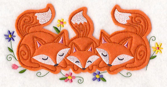Cuddling Fox Family (Crafty Cut Applique) - Image 2