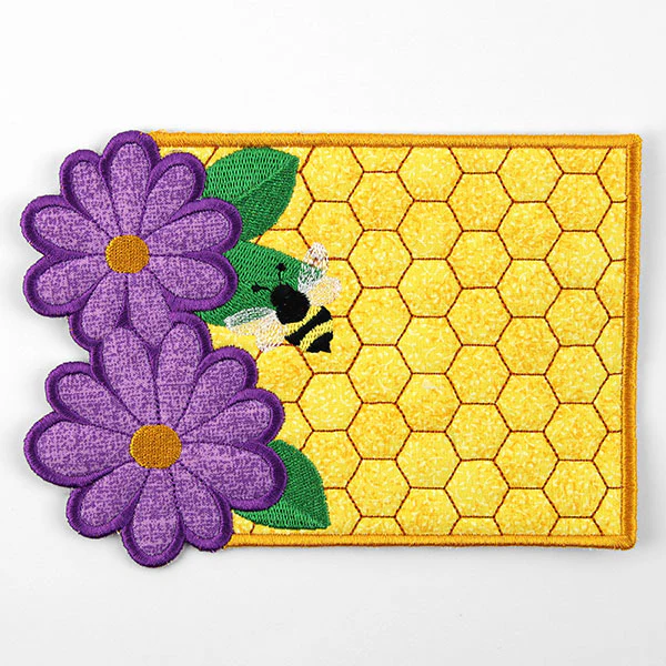 Daisies and Honeybee Mug Rug (In-the-Hoop) - Image 3