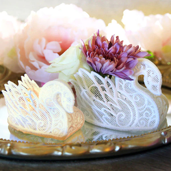 Elegant Swan in 3D (Lace) - Image 2