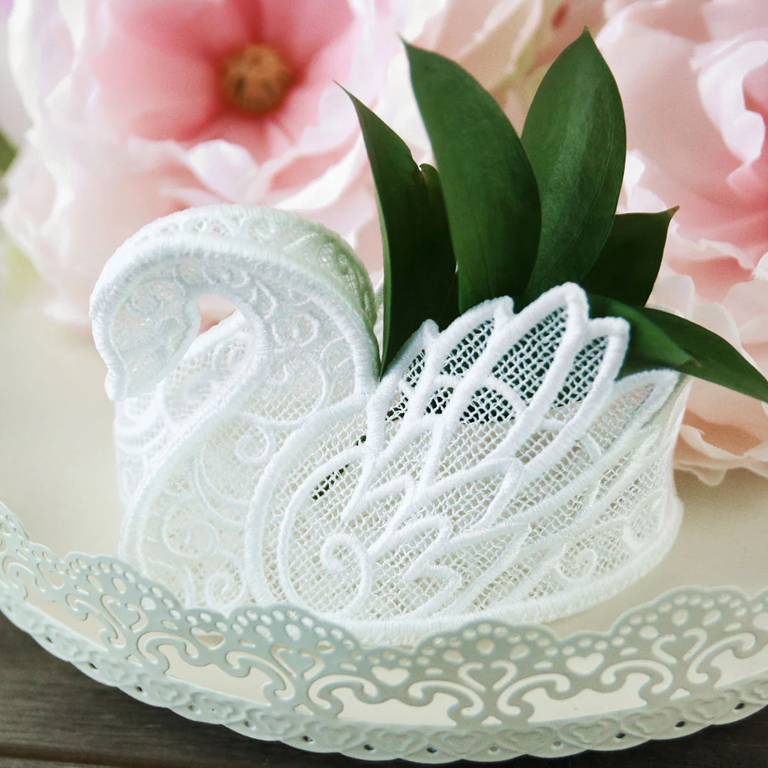 Elegant Swan in 3D (Lace) - Image 4