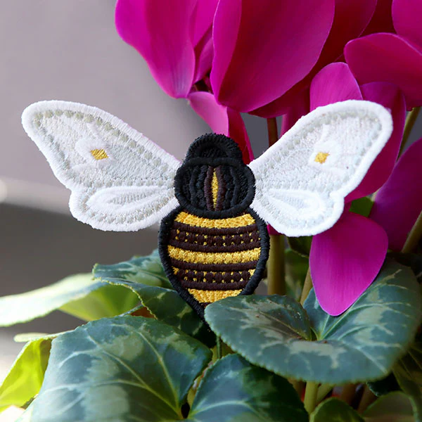 Free-Flying with Texture Bumble Bee (In-the-Hoop) - Image 4
