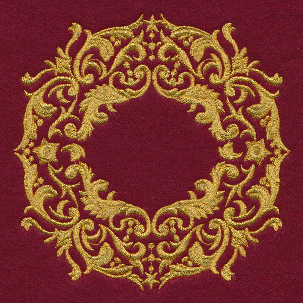 Glittering Gold Wreath - Image 4
