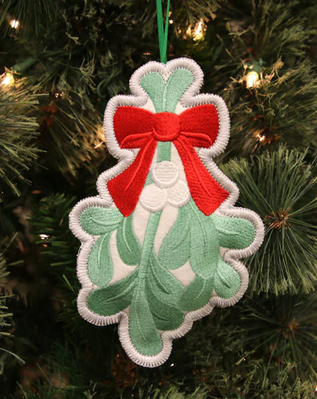 Heirloom Stuffed Ornament - Mistletoe (In-the-Hoop) - Image 3