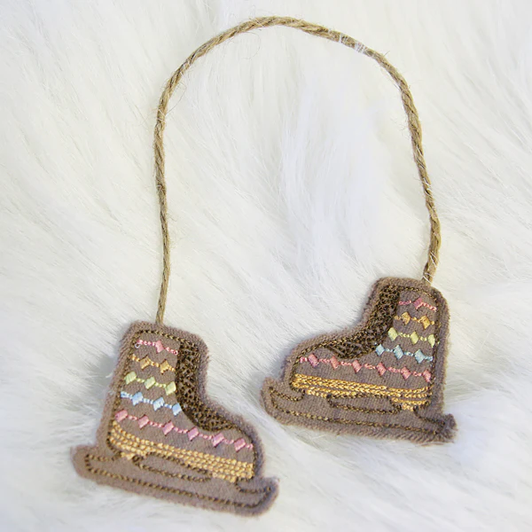 Ice Skate Pair Ornament (In-the-Hoop) - Image 2