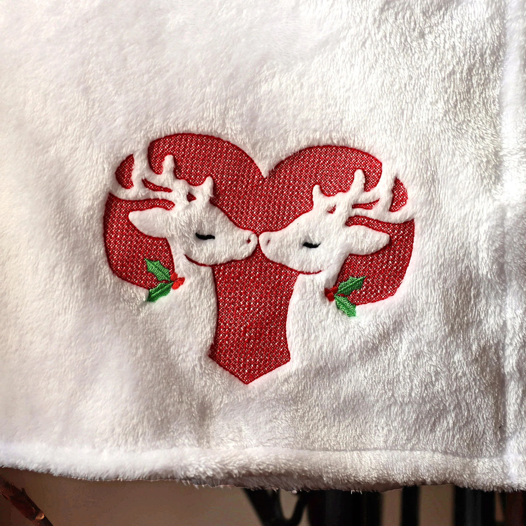 Kissing Reindeer Heart (Embossed) - Image 11