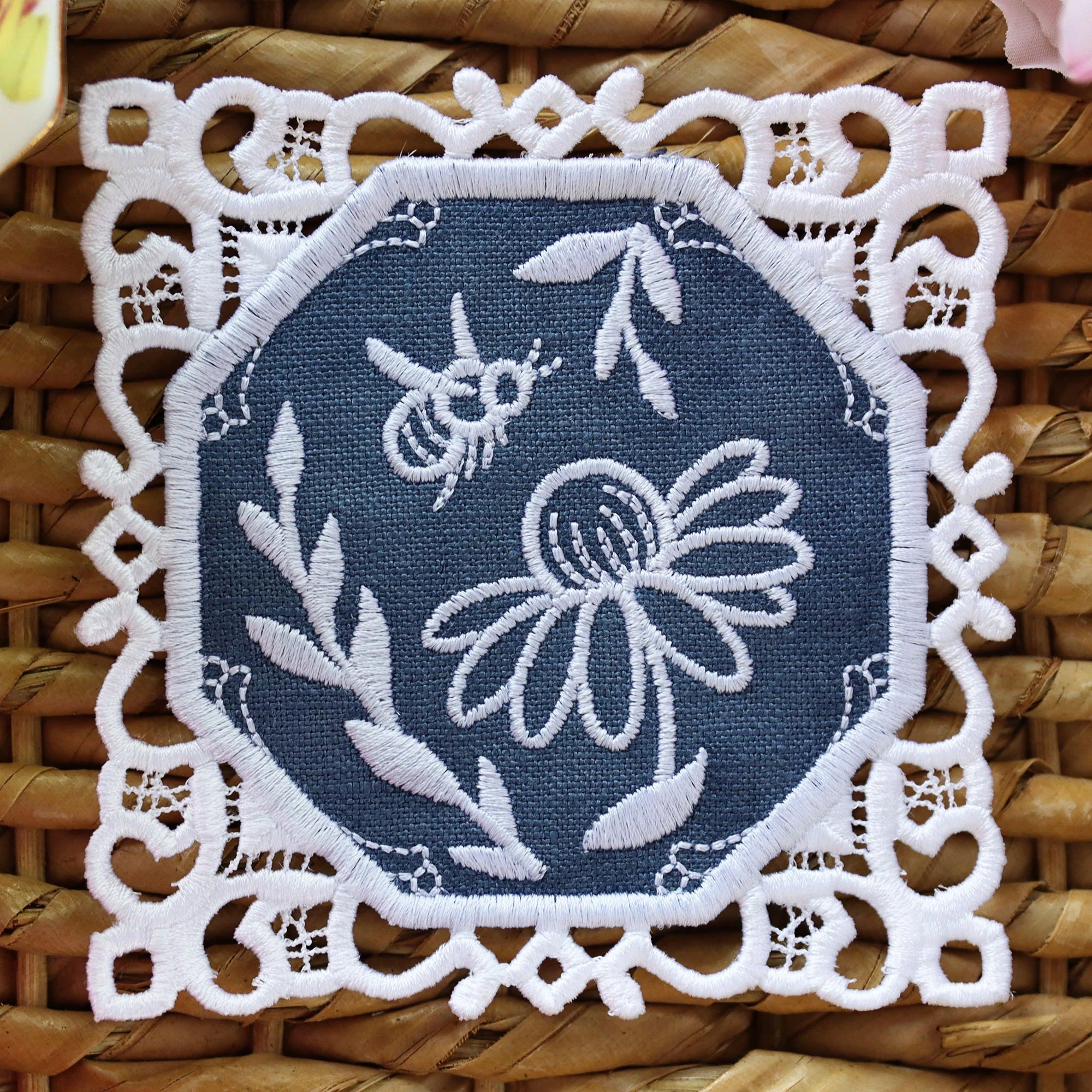 Lace Edge Coaster - Bee (In-the-Hoop)
