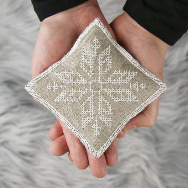 Nordic Snowflake Handwarmer 1 (In-the-Hoop) - Image 3