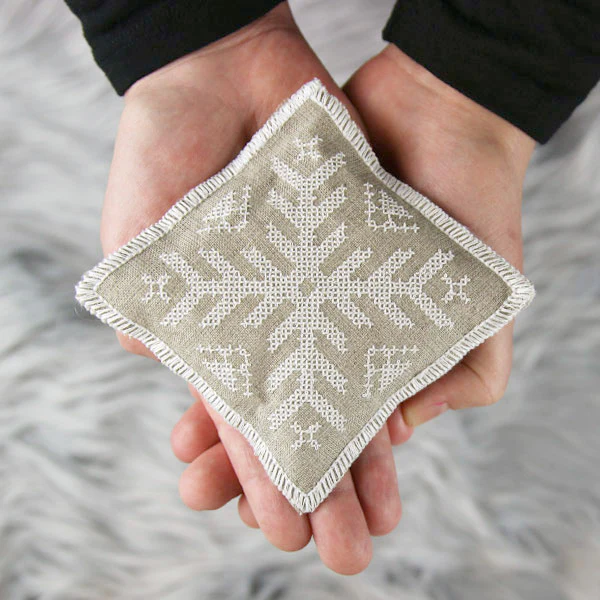 Nordic Snowflake Handwarmer 2 (In-the-Hoop) - Image 3