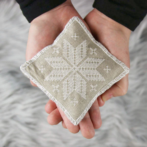 Nordic Snowflake Handwarmer 3 (In-the-Hoop) - Image 3