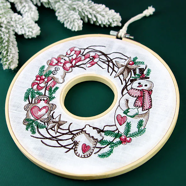 Primitive Christmas Notions Wreath - Image 9