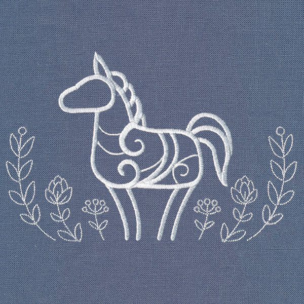 Rustic Horse with Laurel - Image 5