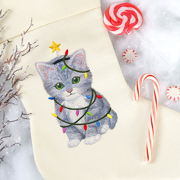 Sweet Christmas Kitten - Image 4