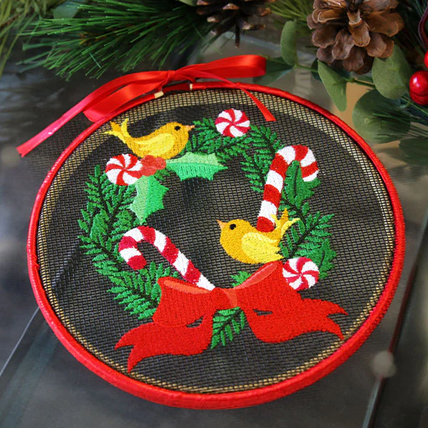 Sweet Tweet Christmas Wreath - Image 6