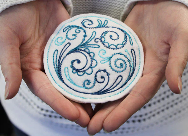 Winter Hand Warmer Circle (In-the-Hoop) - Image 2