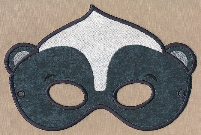 Woodland Skunk Mask - Large (In-the-Hoop) - Image 4
